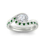 Load image into Gallery viewer, east-west-oval-emerald-wedding-band-ring-set-in-white-gold-fdens7806ovgemgrangle5-nl-wg.jpg?v=1759991829