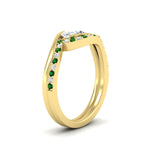 Load image into Gallery viewer, east-west-oval-emerald-wedding-band-ring-set-in-yellow-gold-fdens7806ovgemgrangle2-nl-yg.jpg?v=1759991829