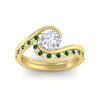 Load image into Gallery viewer, round-cut-swirl-emerald-wedding-band-set-in-yellow-gold-fdens7806rogemgrangle5-nl-yg_20917b16-4a42-4e18-829c-8902a0e05453.jpg?v=1759906372