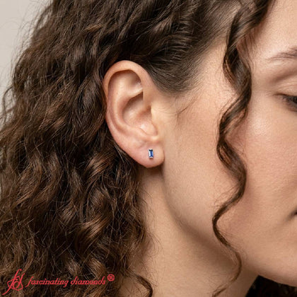 single-baguette-stud-sapphire-earring-in-white-gold-fdear11011gs