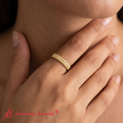 textured-ridge-ring-band-for-women-in-yellow-gold-FDR10065-07