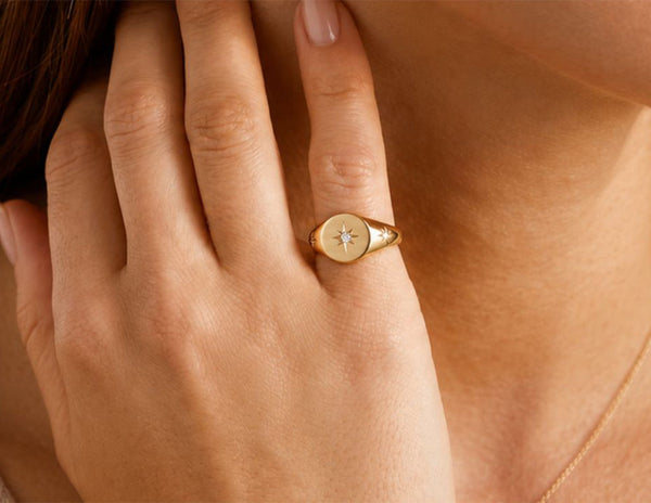 Which Finger Do You Wear a Signet Ring On? Placement Guide