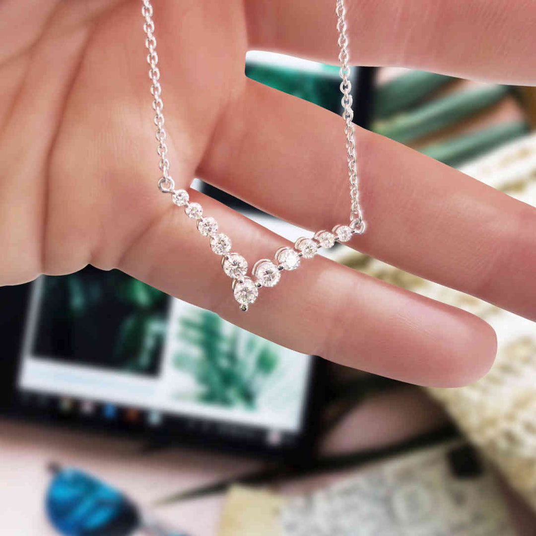 0.75-ct-round-diamond-V-graduated-necklace-in-FDNK8068ANGLE1-0.75-CT-NL-WG