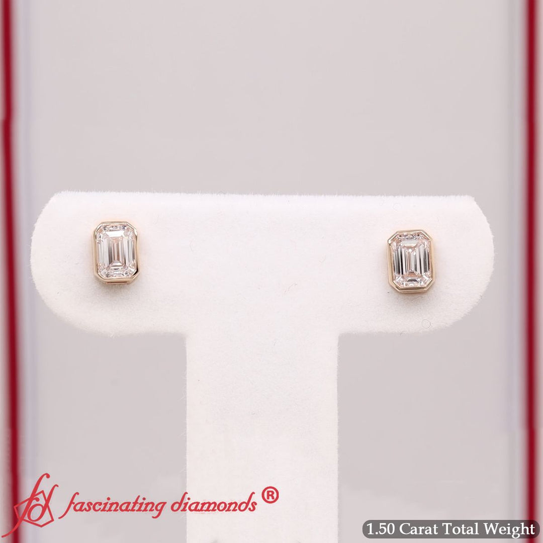 1-50-carat-stud-earring-emerald-lab-diamond-bezel-in-yellow-gold-fdear10516em-1