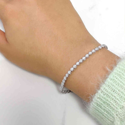 1-carat-round-diamond-tennis-bracelet-in-white-gold-fdbrc10792hand-1-00-ct-wg