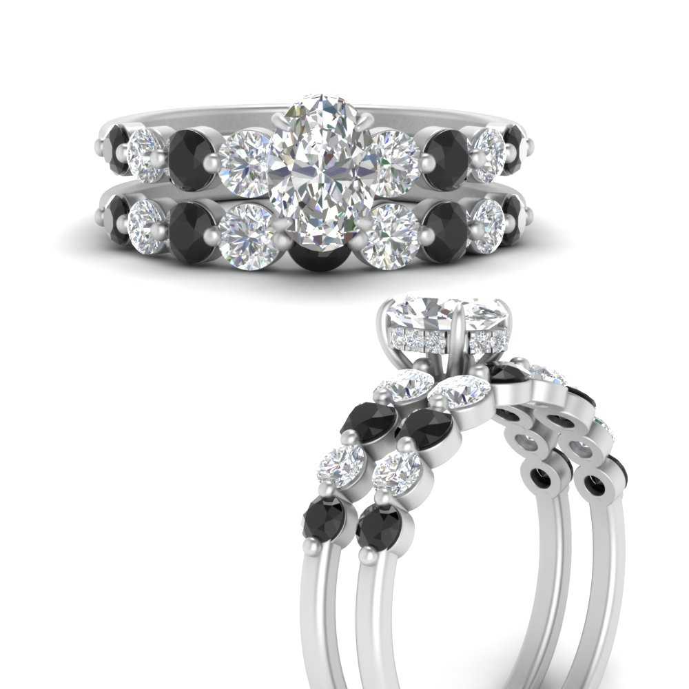 Graduated Common Prong Engagement Ring Set