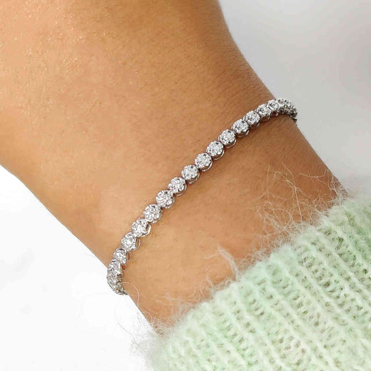 2-carat-round-diamond-tennis-bracelet-in-white-gold-fdbrc10792hand-2-00-ct-wg
