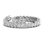 Load image into Gallery viewer, 24-carat-emerald-diagonal-tennis-bracelet-in-white-gold-fdbrc11518angle4-6.00x4.00-nl-wg.jpg?v=1764932163
