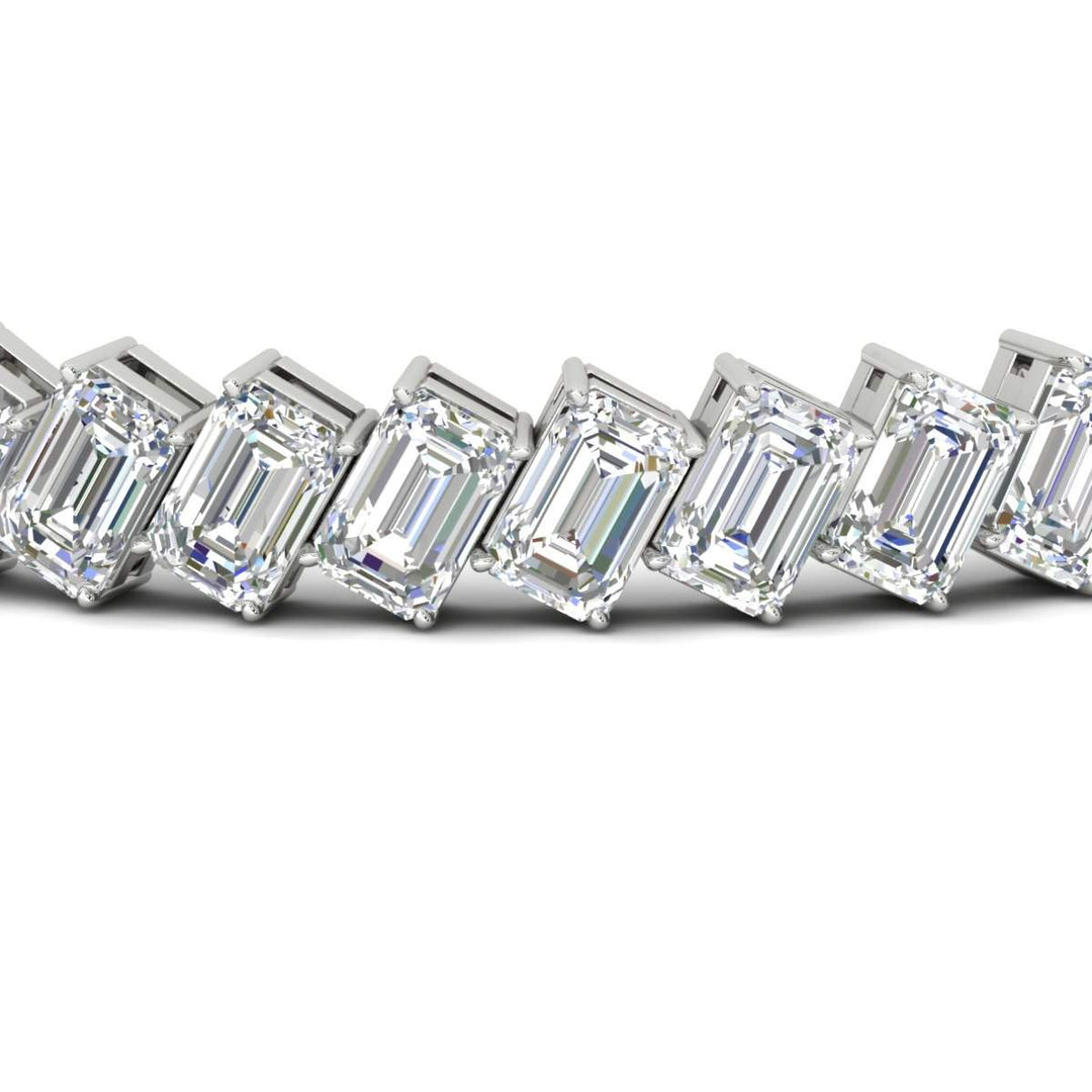 24-carat-emerald-diagonal-tennis-bracelet-in-white-gold-fdbrc11518angle5-6.00x4.00-nl-wg.jpg?v=1764932163