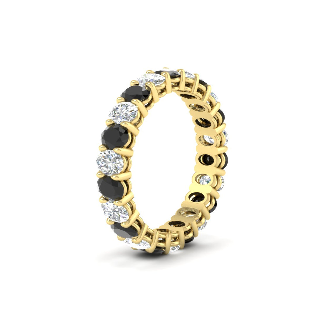 3-carat-oval-diamond-full-eternity-band-with-black-diamond-in-yellow-gold-fdewb8324ovgblackangle2-4.00x3.00mm-nl-yg