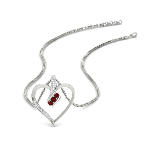 3-stone-round-diamond-heart-pendant-with-ruby-in-FDPD11375GRUDRANGLE1-NL-WG.jpg