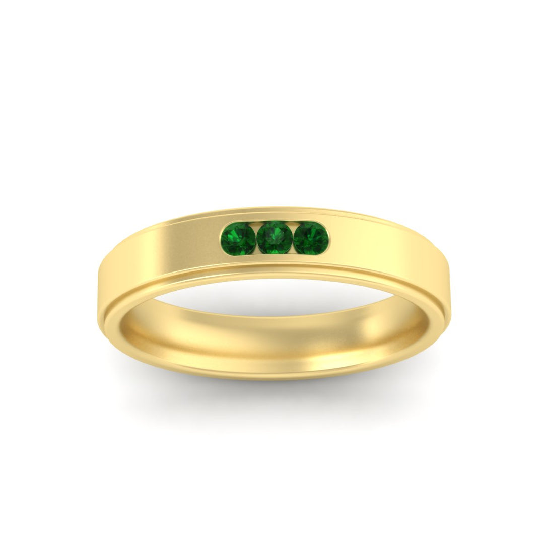 3-stone-round-emerald-channel-set-mens-wedding-ring-in-yellow-gold-fdm10340rogemgrangle5-nl-yg