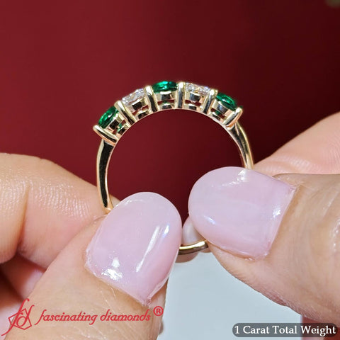 5-stone-round-cut-1-carat-diamond-and-emerald-wedding-band-in-yellow-gold-FDENS141ROB-10