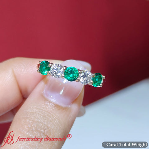 5-stone-round-cut-1-carat-diamond-and-emerald-wedding-band-in-yellow-gold-FDENS141ROB-1