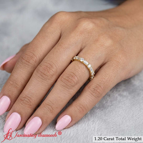 Baguette-and-round-diamond-band-in-yellow-gold-fdewb318-1.0