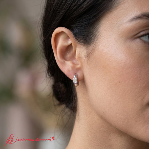 Bezel-emerald-diamond-huggie-hoop-earrings-in-white-gold_model_FDEAR11743-1
