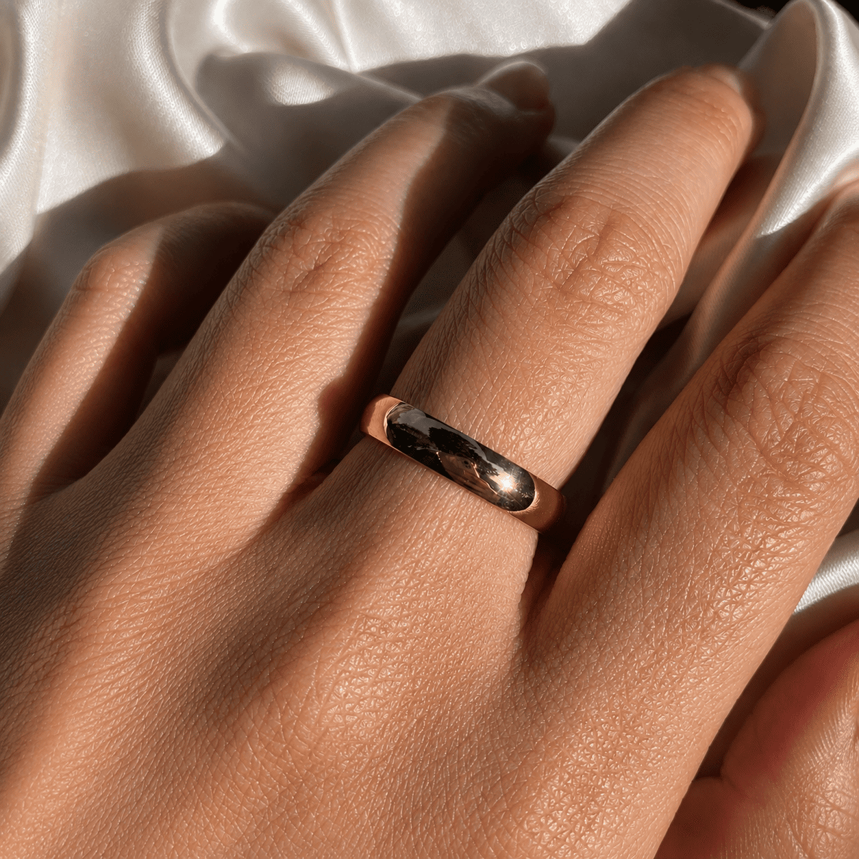 Classic comfort-fit gold band