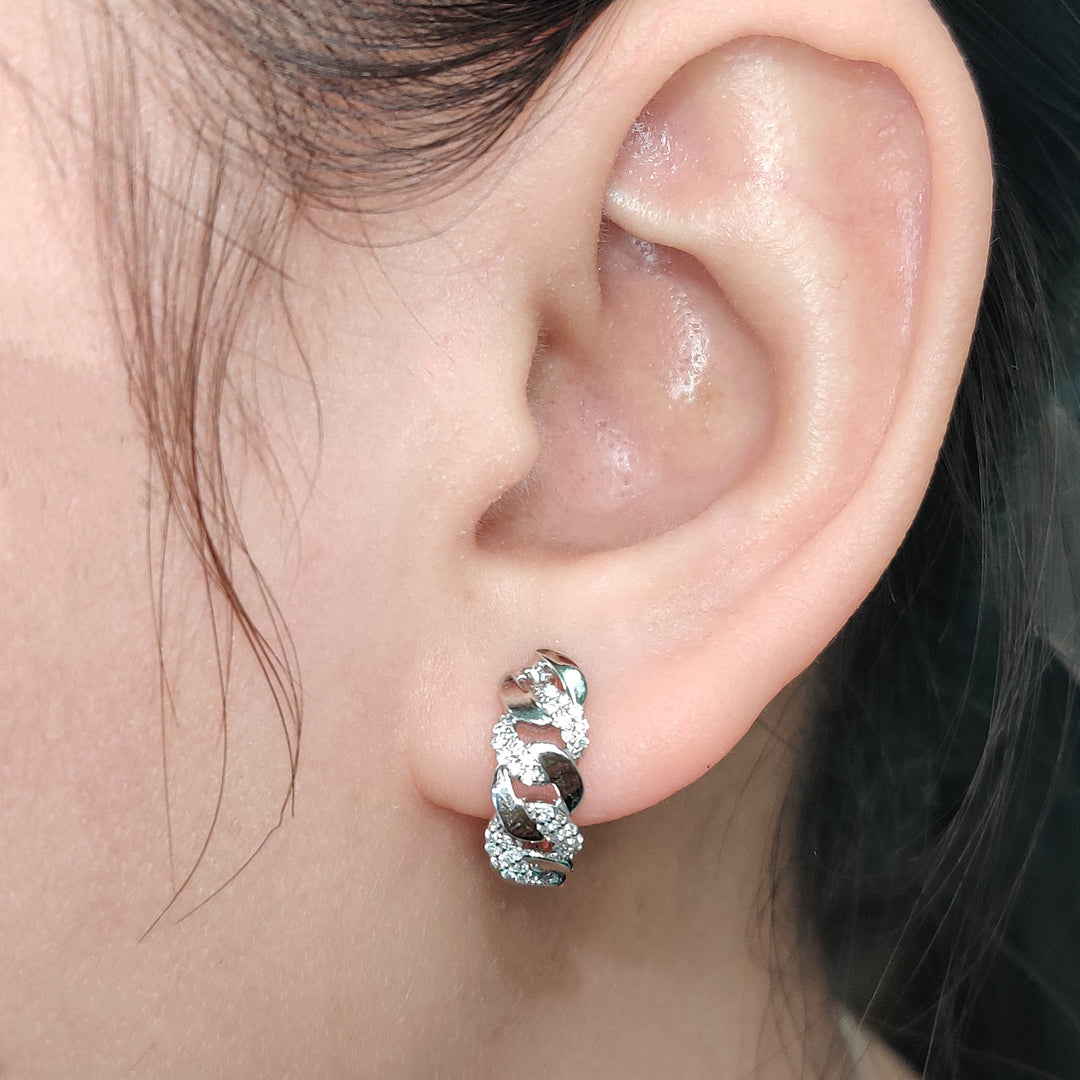 Diamond_Cuban_Link_Hoop_Earrings_In_White_Gold-FDEAR10831