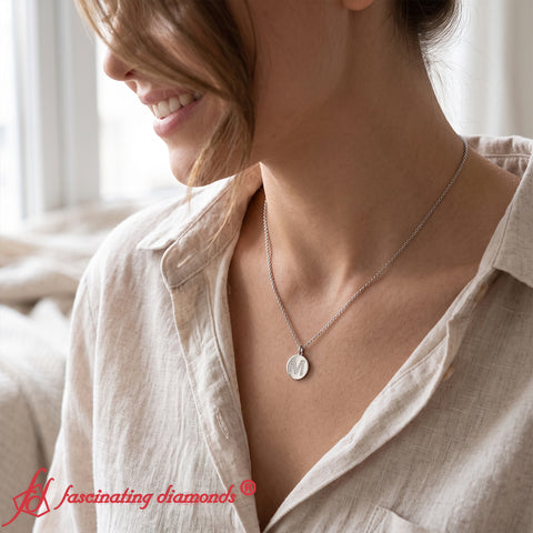M-letter-disk-necklace-in-white-gold-FDPD11312_-_M