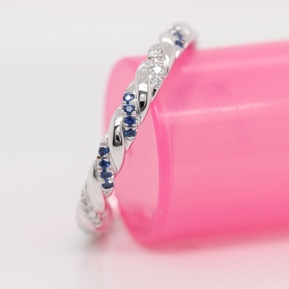 Twisted-Vine-Diamond-Wedding-Band-With-Sapphire-In-18K-White-Gold-FD9127B