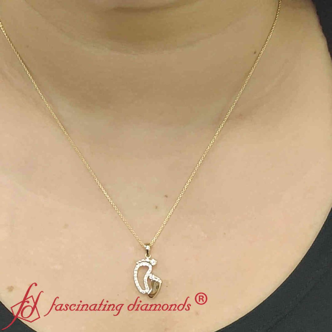 baby-foot-diamond-pendant-in-yellow-gold-fdpd9367-fancy-nl-yg