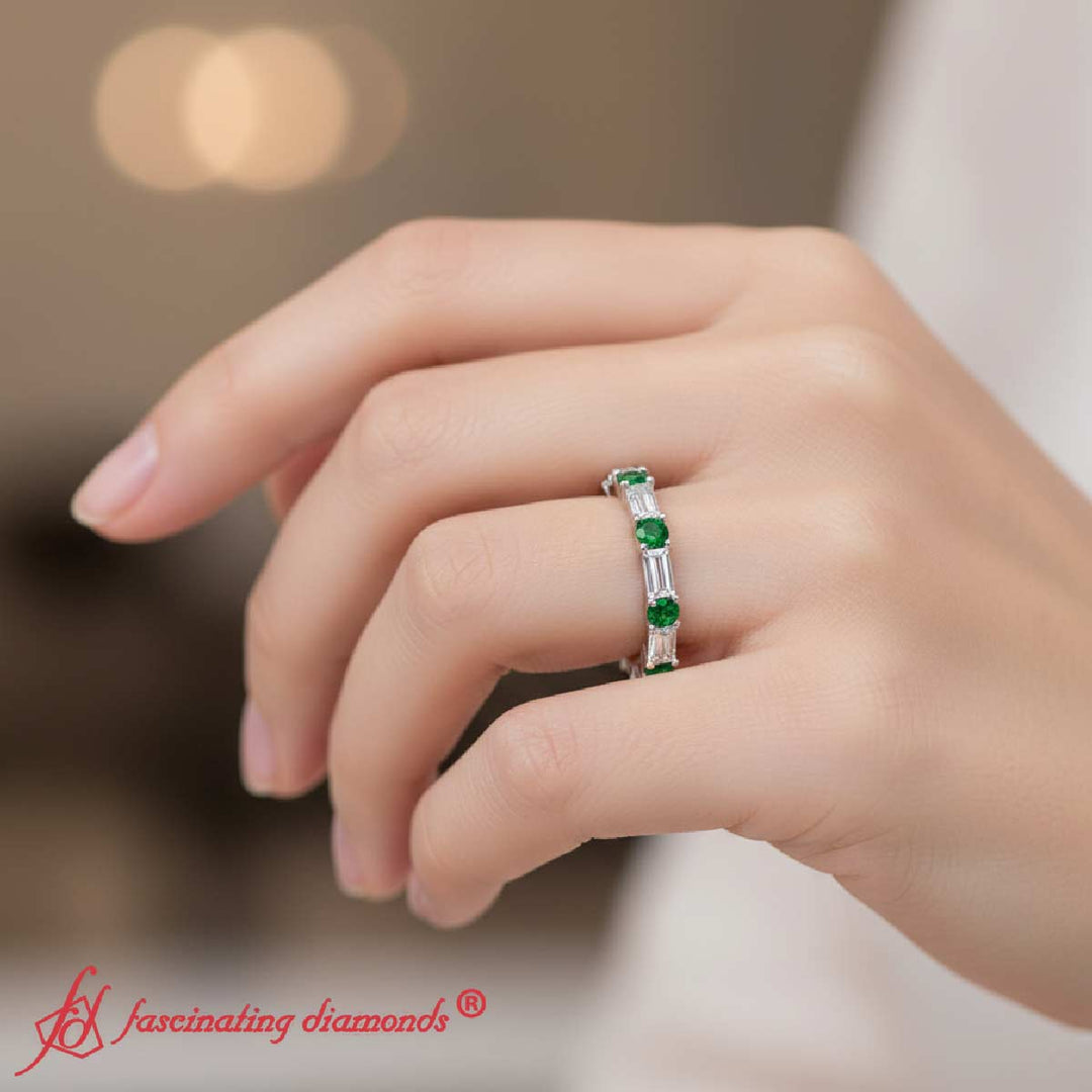 baguette-and-round-diamond-band-with-emerald-in-white-gold-fdewb318