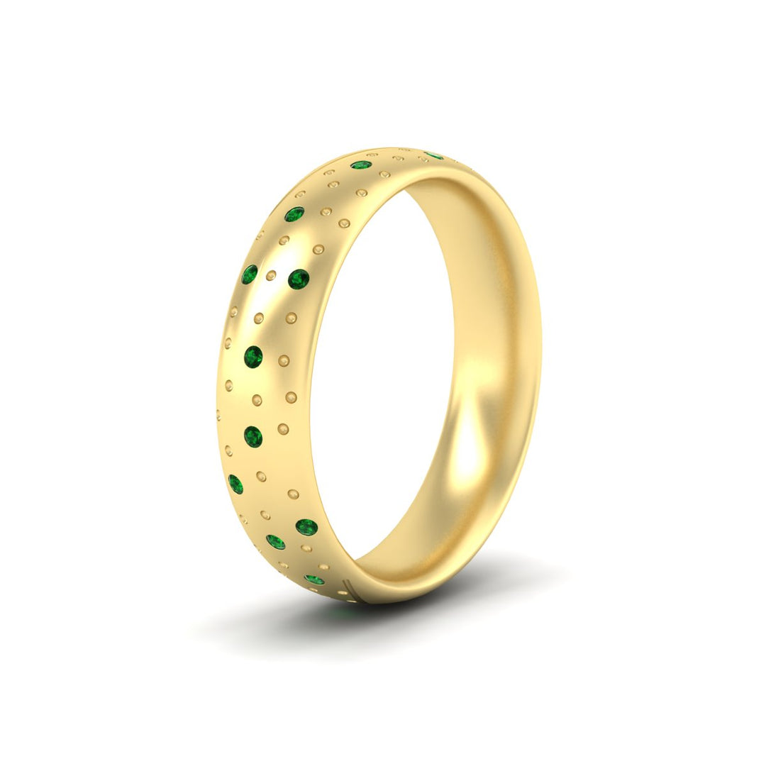 classic-mens-emerald-wedding-ring-in-yellow-gold-fdm8406bgemgrangle2-nl-yg
