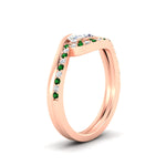 Load image into Gallery viewer, east-west-oval-emerald-wedding-band-ring-set-in-rose-gold-fdens7806ovgemgrangle2-nl-rg.jpg?v=1759991829

