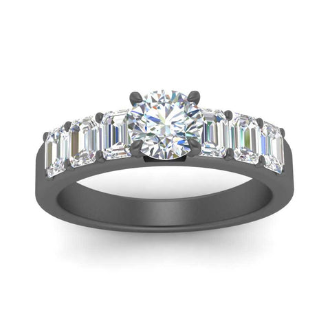 Round Cut Luxurious Engagement Ring