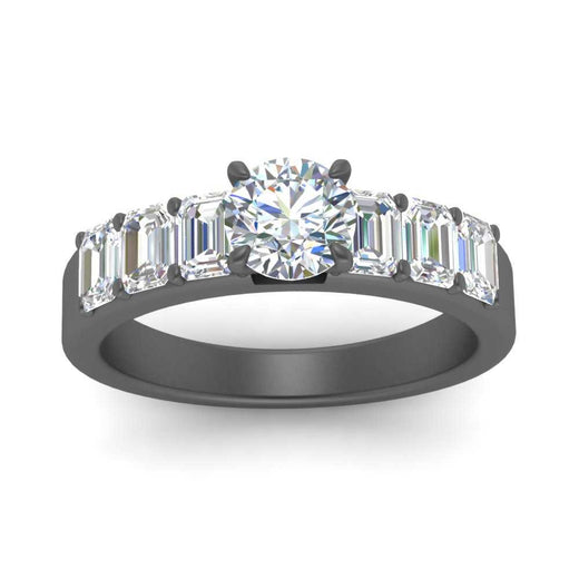 Round Cut Luxurious Engagement Ring