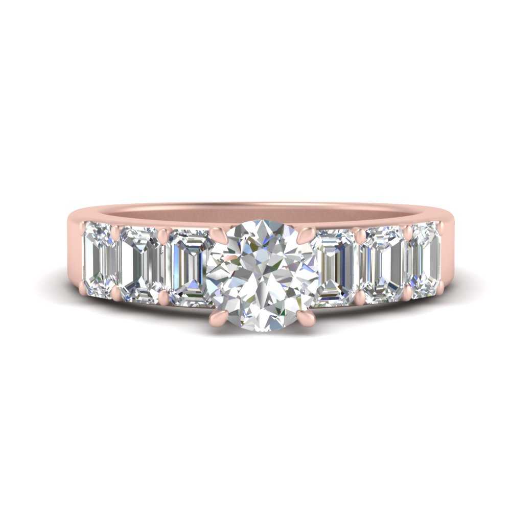 Round Cut Luxurious Engagement Ring