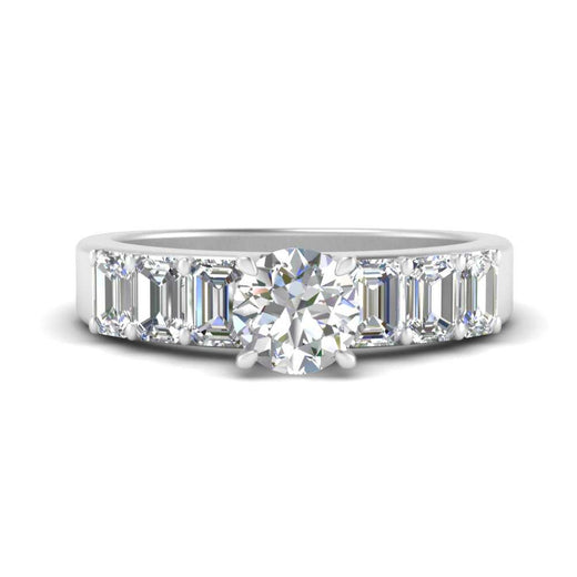 Round Cut Luxurious Engagement Ring