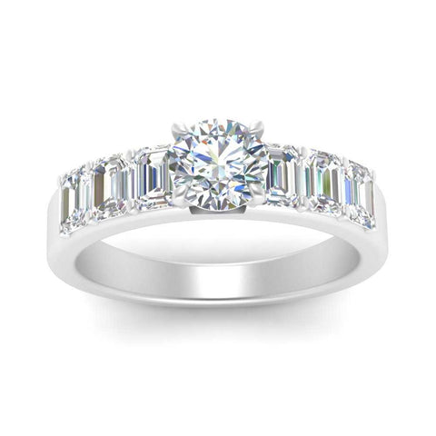 Round Cut Luxurious Engagement Ring