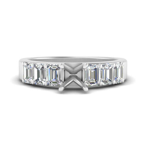 Semi Mount Luxurious Engagement Ring