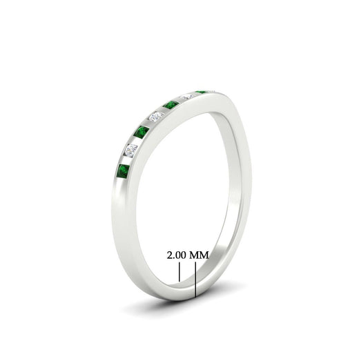 flush-set-emerald-curved-wedding-band-in-white-gold-fdens2255bgemgrangle2-nl-wg-ws4-hw.jpg?v=1776142549