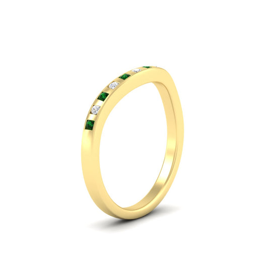 flush-set-emerald-curved-wedding-band-in-yellow-gold-fdens2255bgemgrangle2-nl-yg-ws4.jpg?v=1776142549