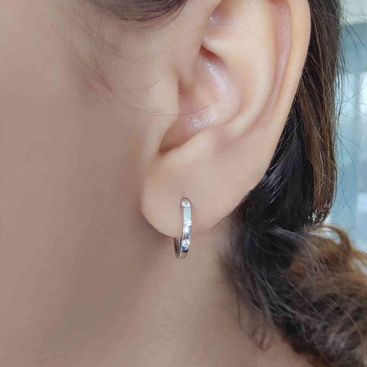 flush-set-round-diamond-hoop-earrring-in-white-gold-fdear10976-fancy-nl-wg