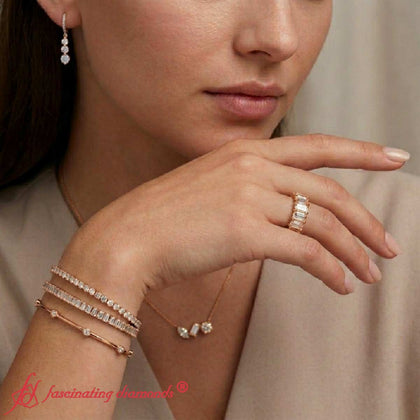 lustrous-gold-diamond-ensemble-close-up-model-img-in-rose-gold