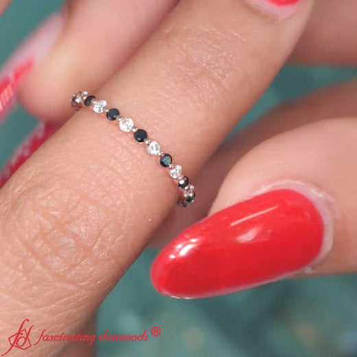 minimalist-0.50-ct-round-cut-shared-prong-diamond-eternity-band-with-black-diamond-in-rose-gold-FDEWB9477
