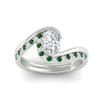 Load image into Gallery viewer, oval-shaped-swirl-emerald-wedding-band-set-in-white-gold-fdens7806ovvtgemgrangle5-nl-wg.jpg?v=1759991270
