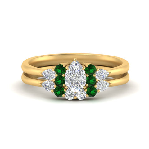 pear-accent-emerald-pear-shaped-wedding-ring-set-in-FD9289PEGEMGR-ANGLE3-NL-YG