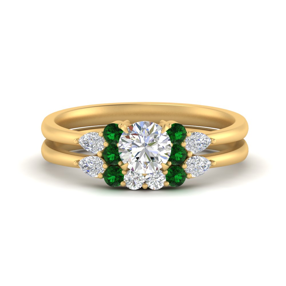 pear-accent-emerald-round-cut-wedding-ring-set-in-FD9289ROGEMGR-ANGLE3-NL-YG