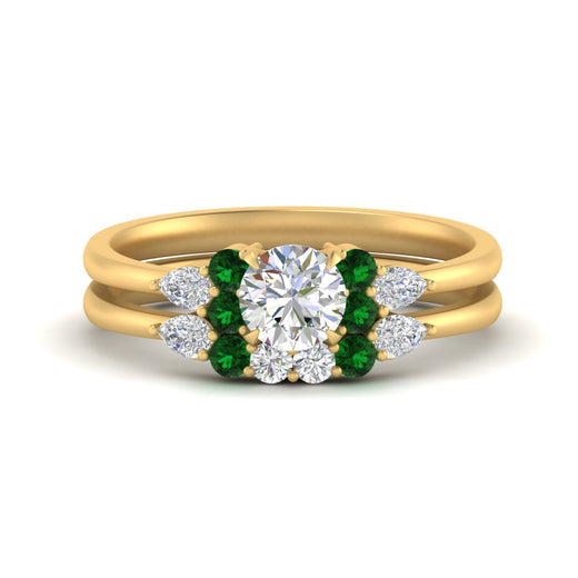 pear-accent-emerald-round-cut-wedding-ring-set-in-FD9289ROGEMGR-ANGLE3-NL-YG