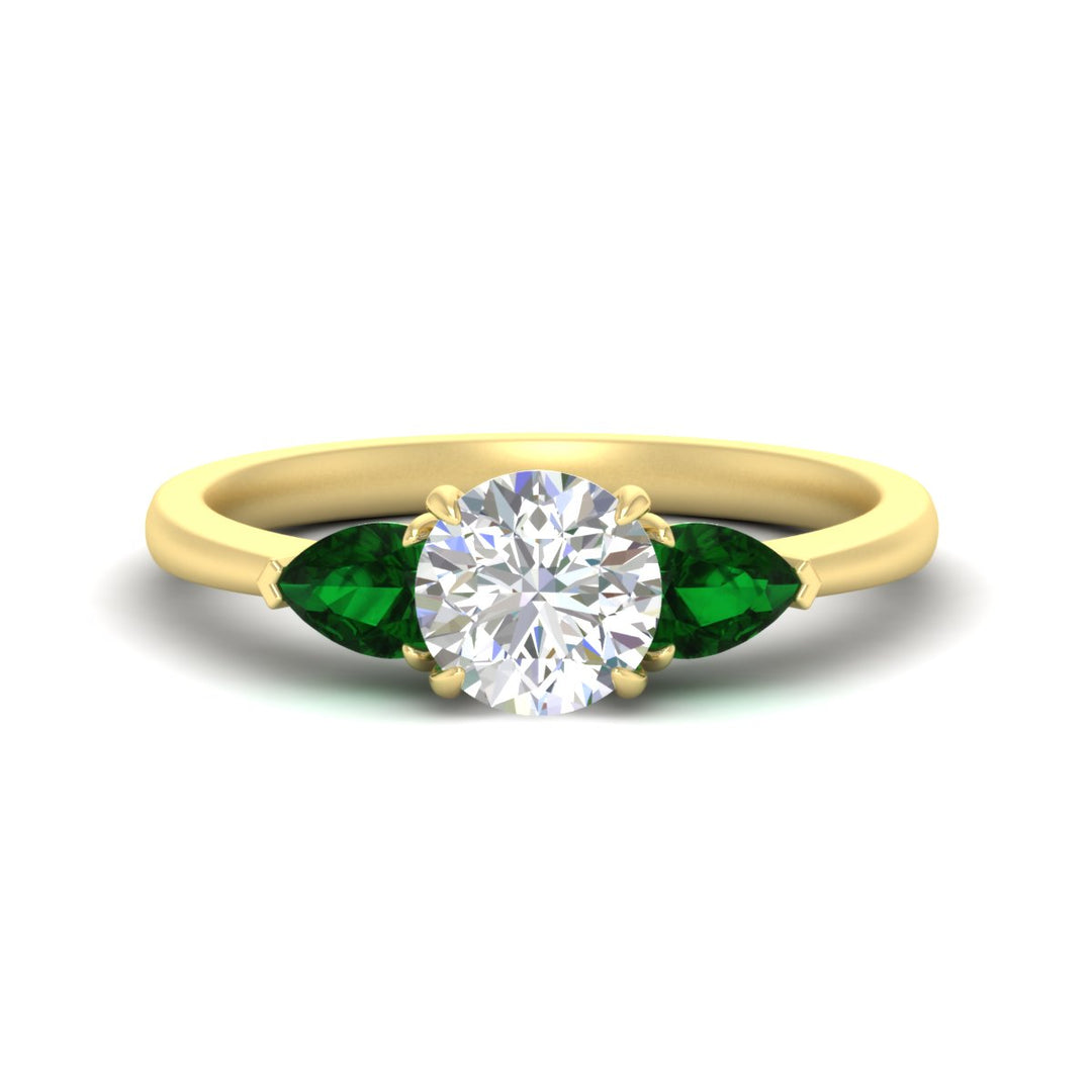 pear-diamond-cathedral-round-cut-engagement-ring-with-emerald-in-yellow-gold-fdenr9210rorgemgrsleep-nl-yg