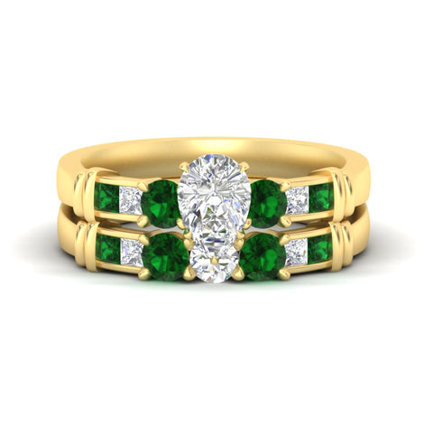 pear-shaped-bridal-ring-set-with-emerald-princess-channel-accents-in-yellow-gold-fdens286pegemgrsleep-nl-yg.jpg