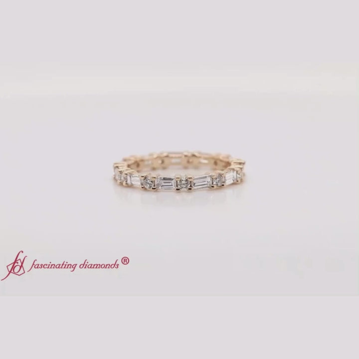 baguette-and-round-diamond-band-in-yellow-gold-fdewb318
