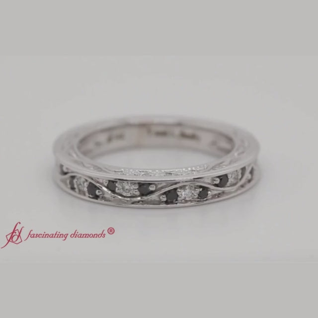 vintage-looking-pave-diamond-ring-with-black-diamond-in-white-gold-wg