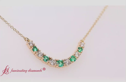 1-carat-diamond-graduated-smile-necklace-with-emerald-in-yellow-gold-fdpd9195-video