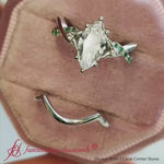 Load and play video in Gallery viewer, Marquise Cut Daisy Twisted Bridal Ring Set
