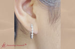 Load and play video in Gallery viewer, floating-bezel-diamond-huggie-earring-in-white-gold-fdsder01023-fancyvideo
